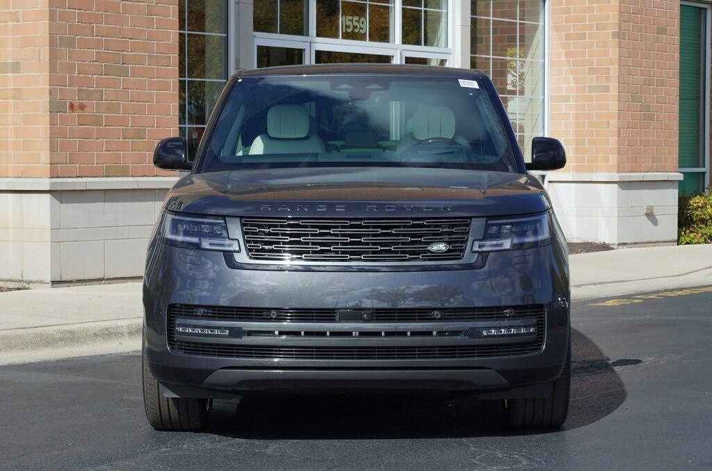 New 2025 Land Rover Range Rover SE SUV
