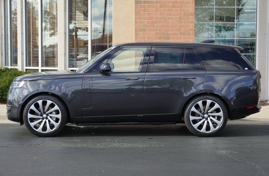 New 2025 Land Rover Range Rover SE SUV