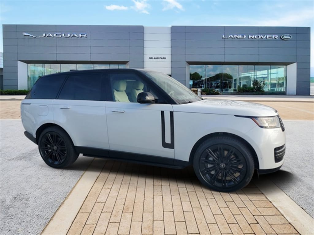 New 2025 Land Rover Range Rover SE SUV
