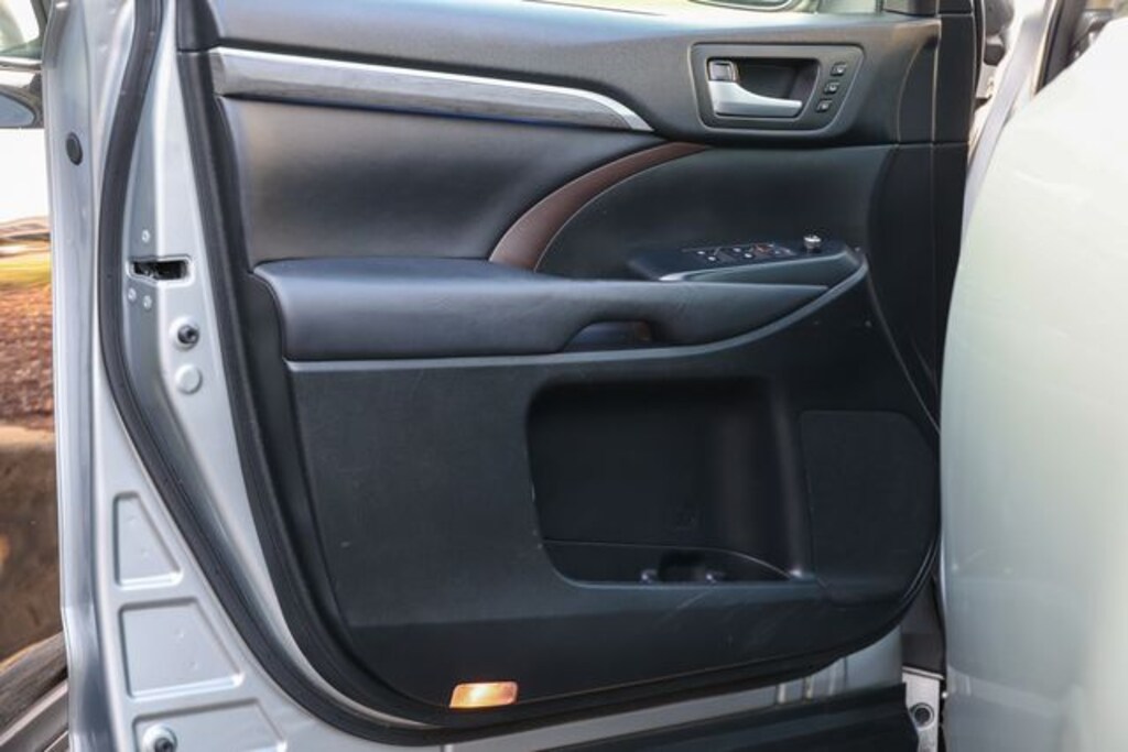 Used 2017 Toyota Highlander Limited SUV
