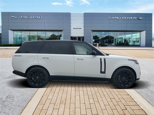 2025 Land Rover Range Rover SE photo 4