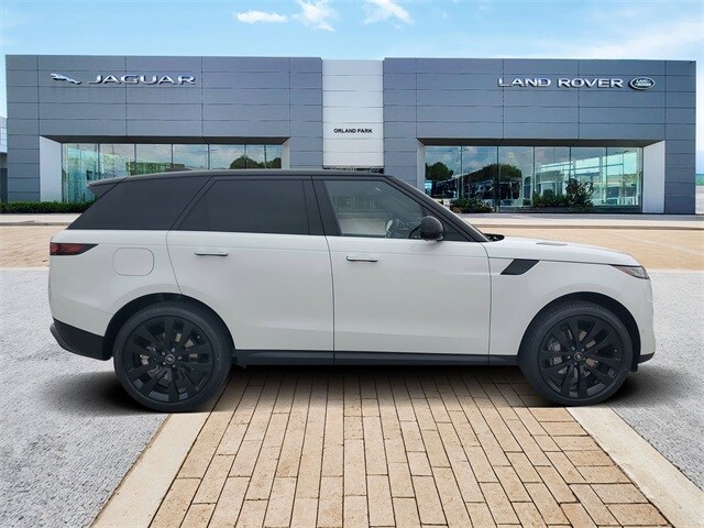 2025 Land Rover Range Rover Sport SE photo 3