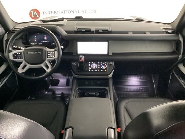 2024 Land Rover Defender 110 S photo 4