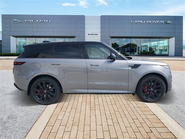 2025 Land Rover Range Rover Sport SE photo 3