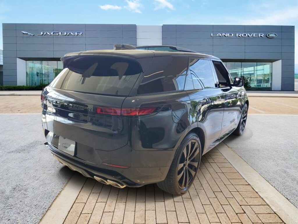New 2026 Land Rover Range Rover Sport Dynamic SE SUV