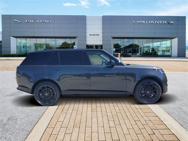 2025 Land Rover Range Rover SE photo 4