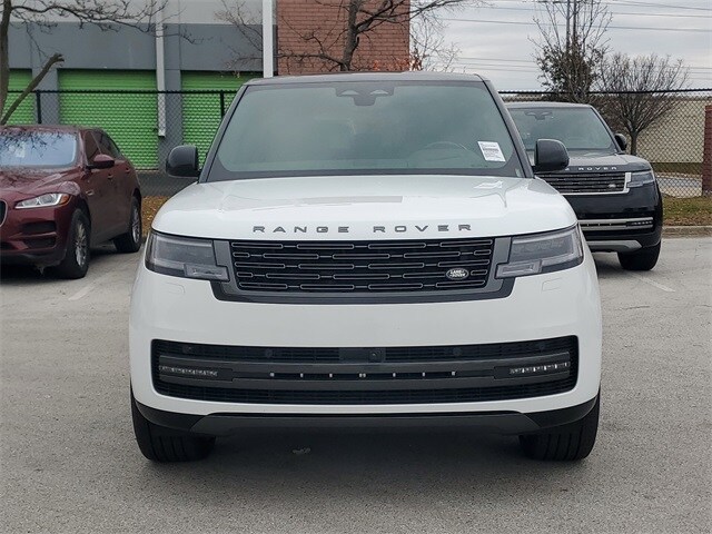 2025 Land Rover Range Rover SE photo 2