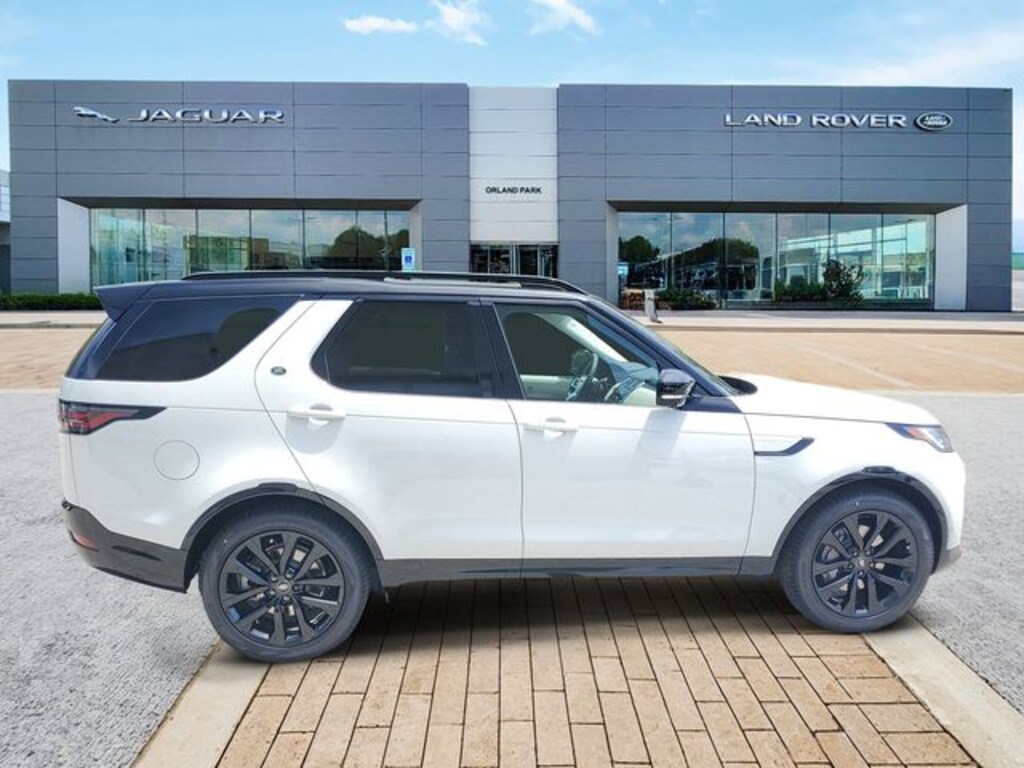 New 2026 Land Rover Discovery Dynamic SE SUV