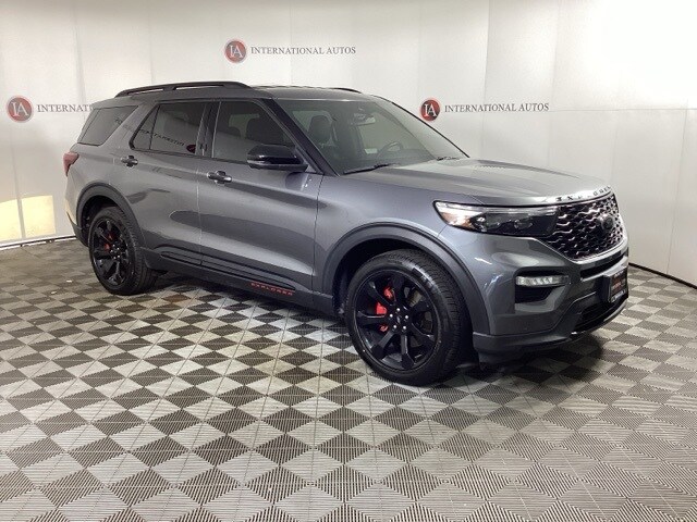 2022 Ford Explorer ST photo 3