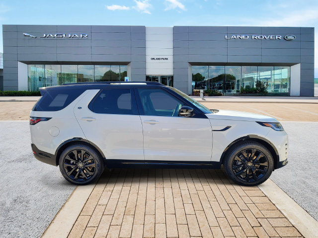 New 2026 Land Rover Discovery Dynamic SE SUV