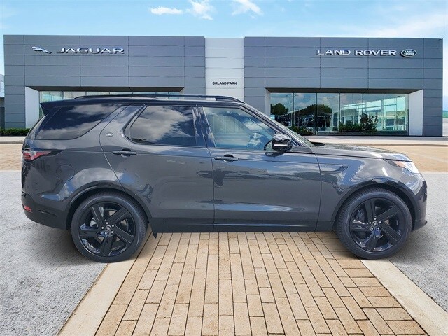2025 Land Rover Discovery SE photo 3
