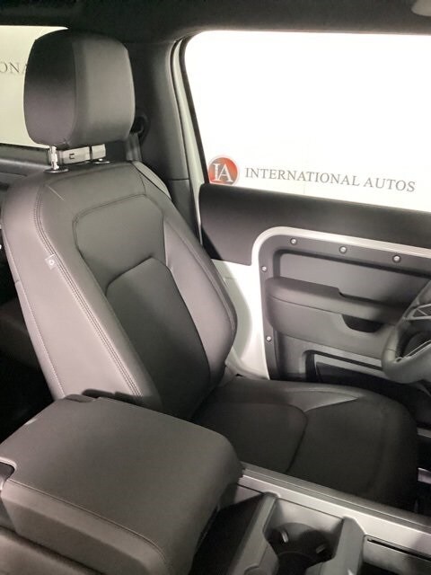 2025 Land Rover Defender 90 S photo 3