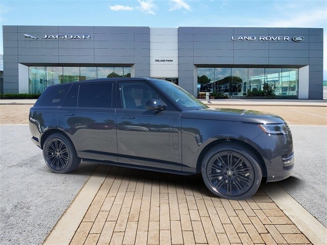 2025 Land Rover Range Rover SE photo 3