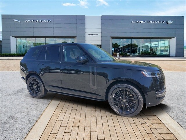 2025 Land Rover Range Rover SE photo 3