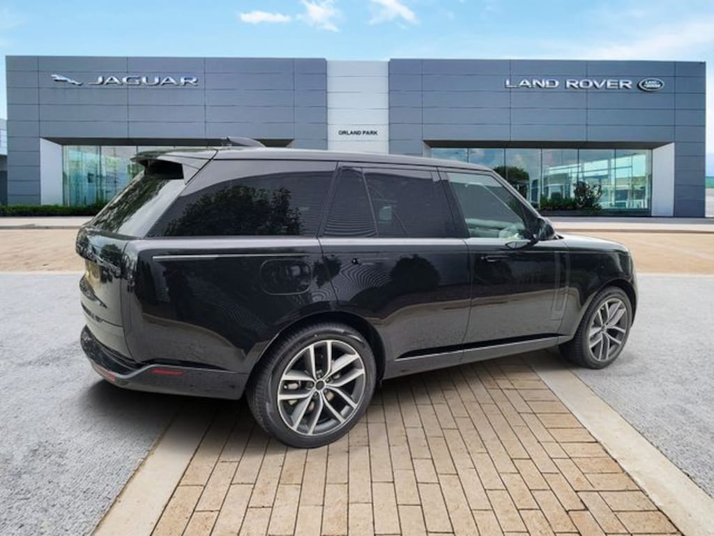 New 2026 Land Rover Range Rover SE SUV