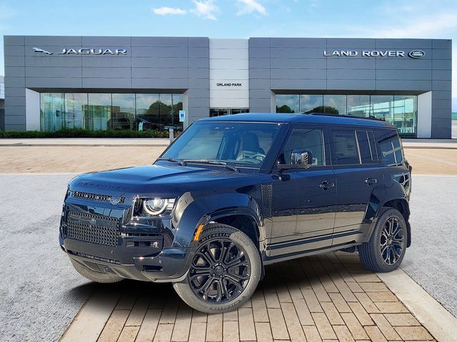 2026 Land Rover Defender 110 OCTA Black P635's photo