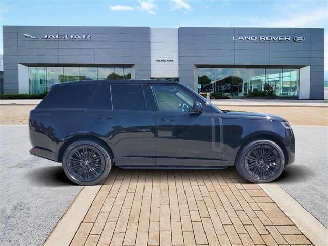 2025 Land Rover Range Rover SE photo 4