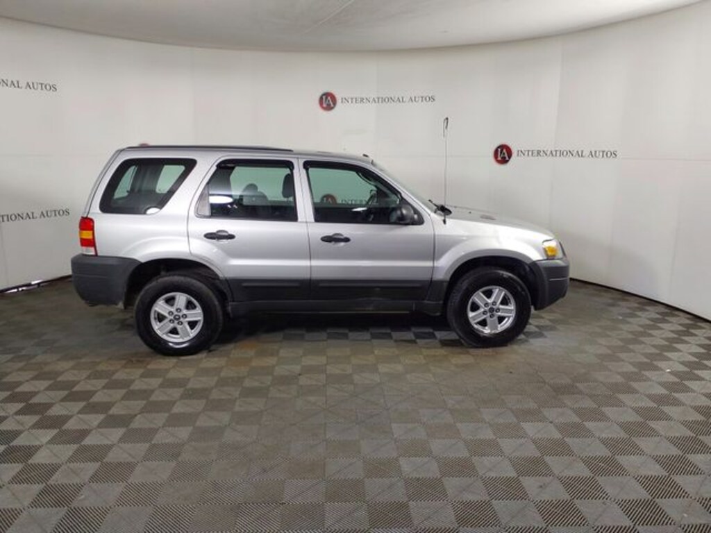 Used 2005 Ford Escape XLS SUV