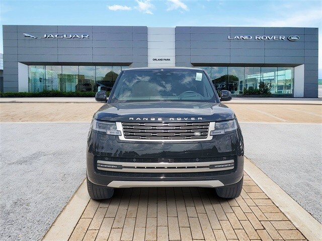 2025 Land Rover Range Rover SE photo 2