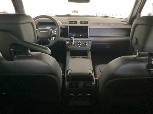 2025 Land Rover Defender 90 S photo 3