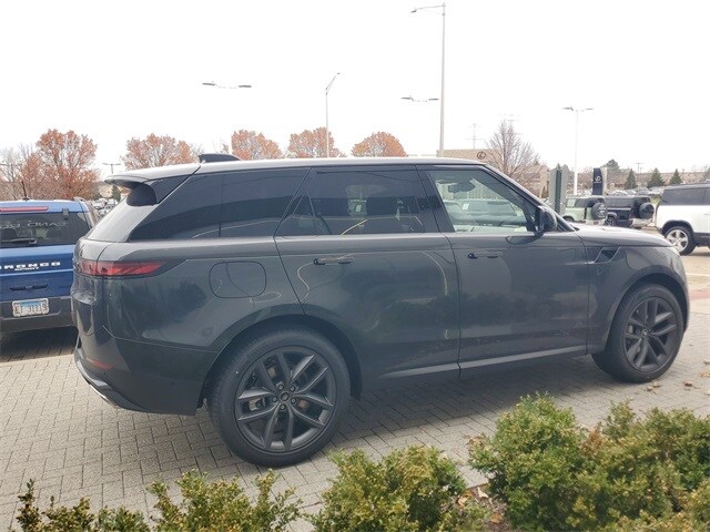 2025 Land Rover Range Rover Sport SE photo 2