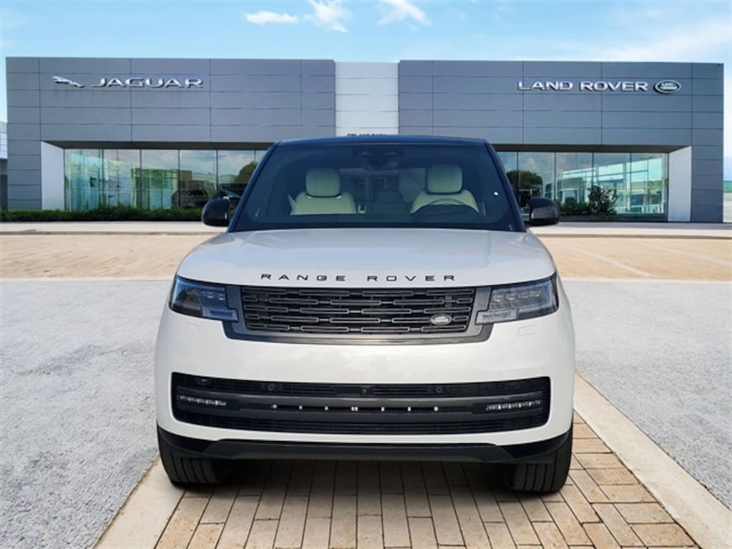 New 2025 Land Rover Range Rover SE SUV