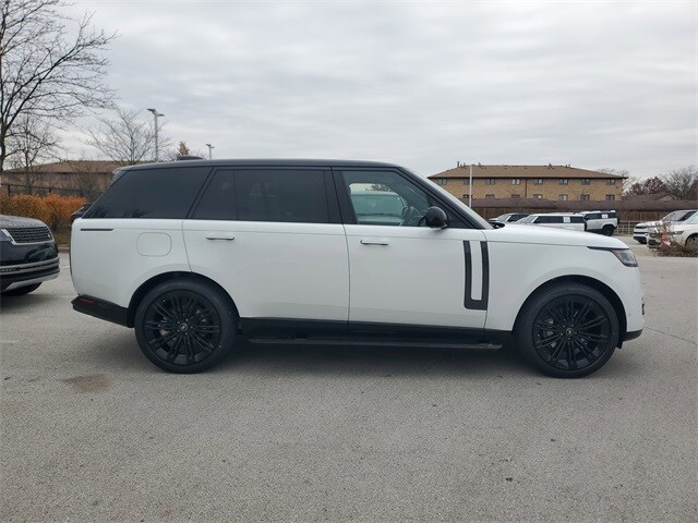 2025 Land Rover Range Rover SE photo 4