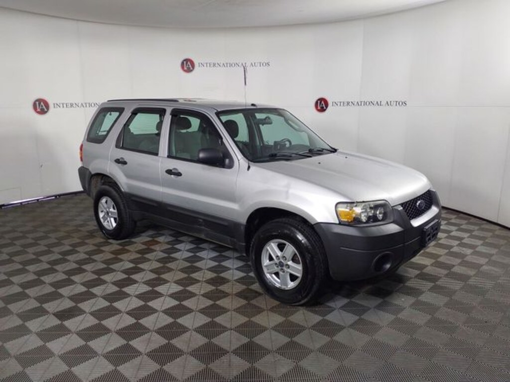 Used 2005 Ford Escape XLS SUV