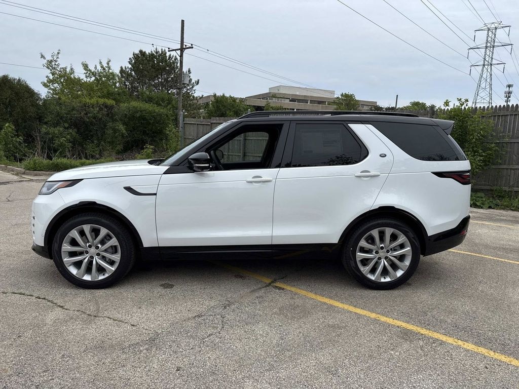 New 2026 Land Rover Discovery Dynamic SE SUV