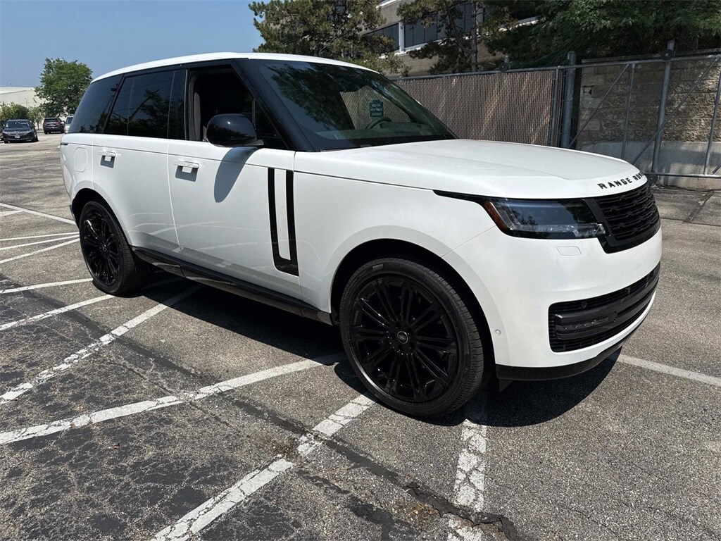 2025 Land Rover Range Rover SE photo 3