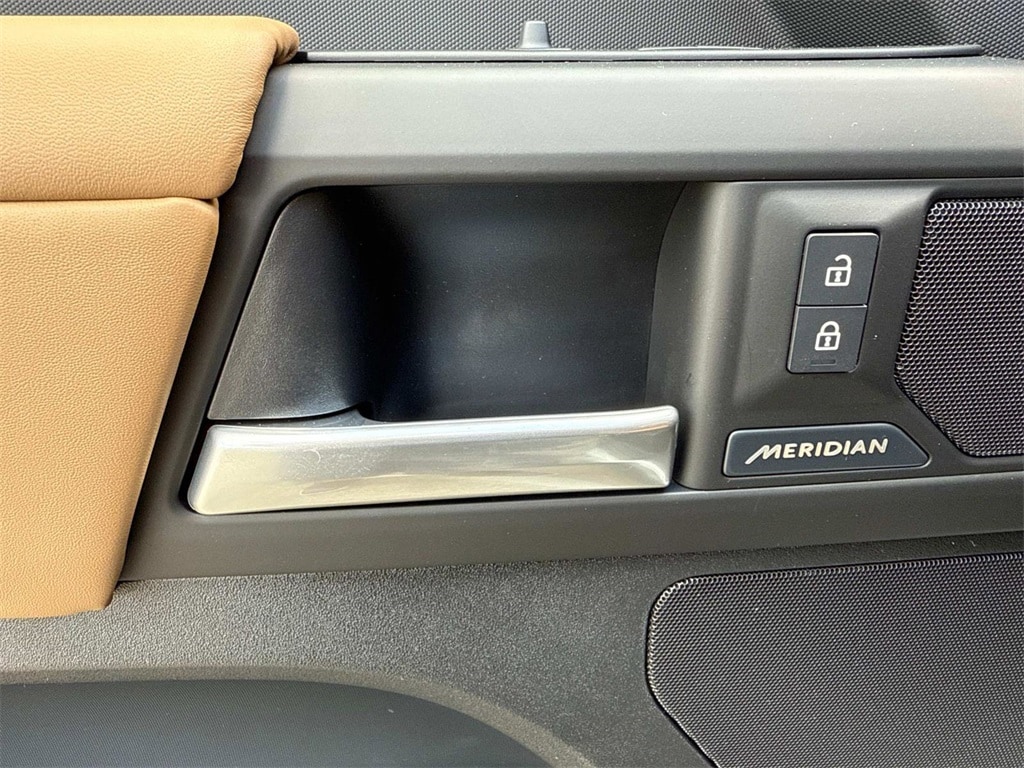 2025 Land Rover Defender S - Photo 22