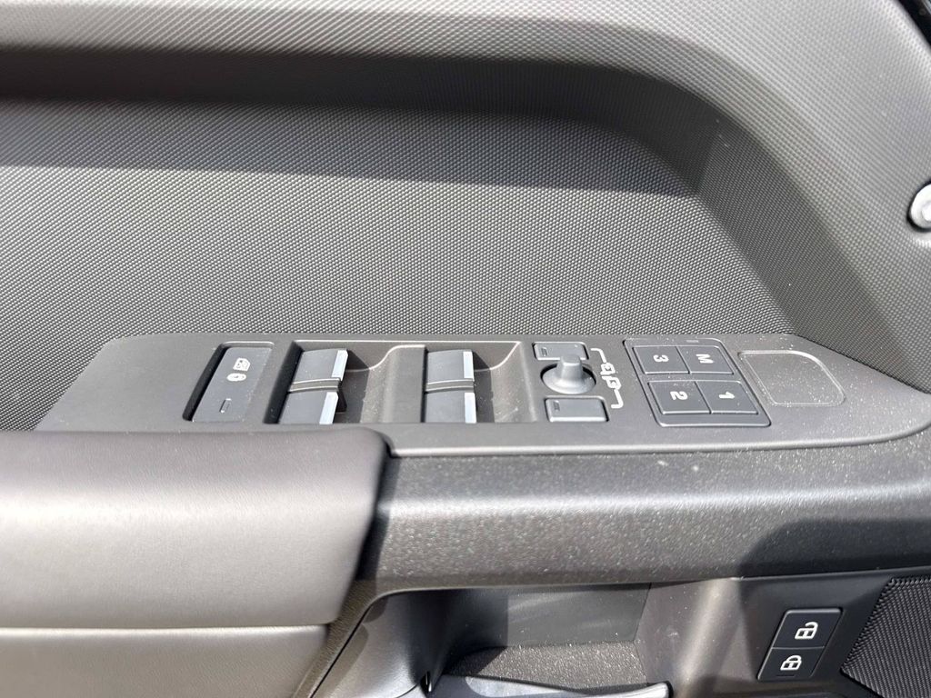 2026 Land Rover Defender V8 - Photo 21