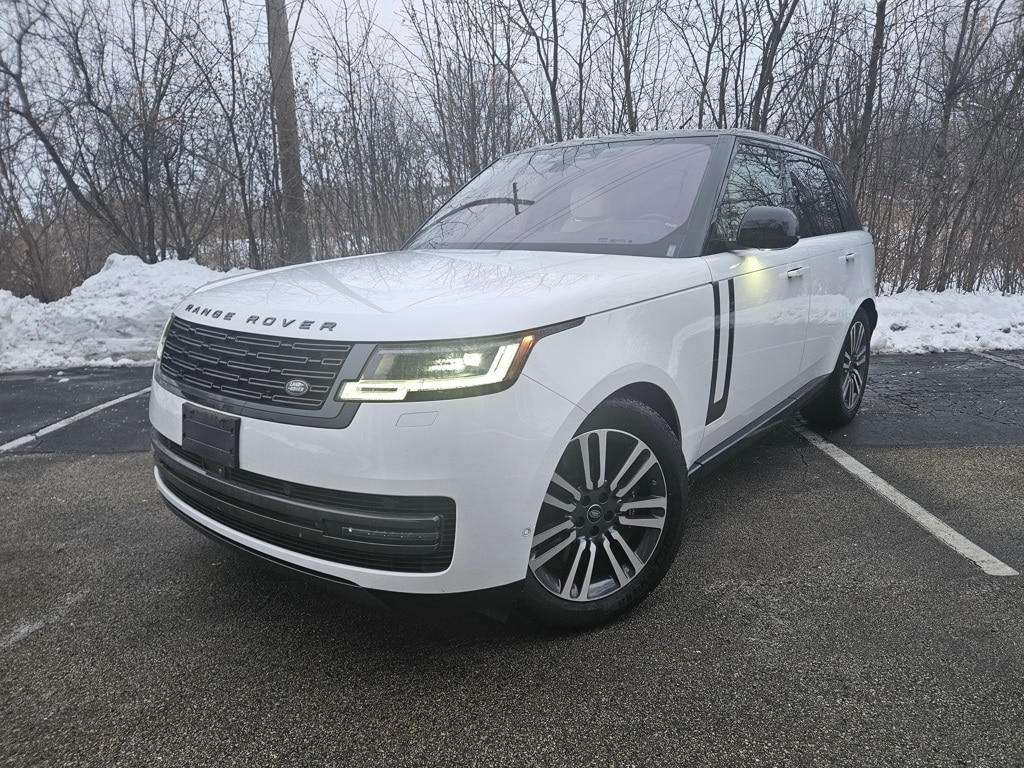 2023 Land Rover Range Rover SE's photo