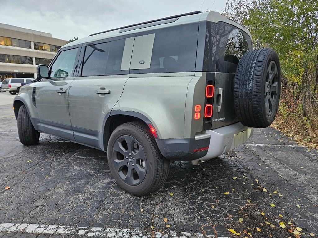 2023 Land Rover Defender 110 SE photo 2