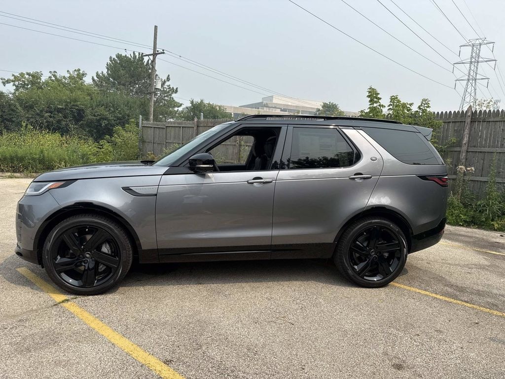 New 2026 Land Rover Discovery Dynamic SE SUV