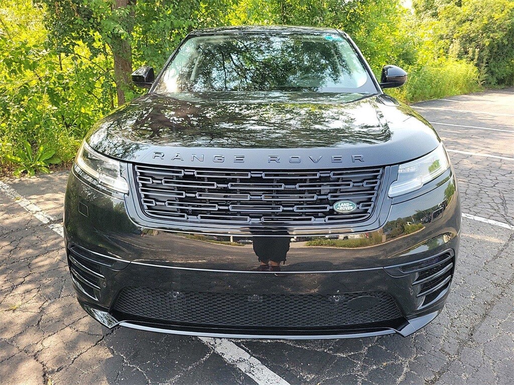 2025 Land Rover Range Rover Velar SE photo 4