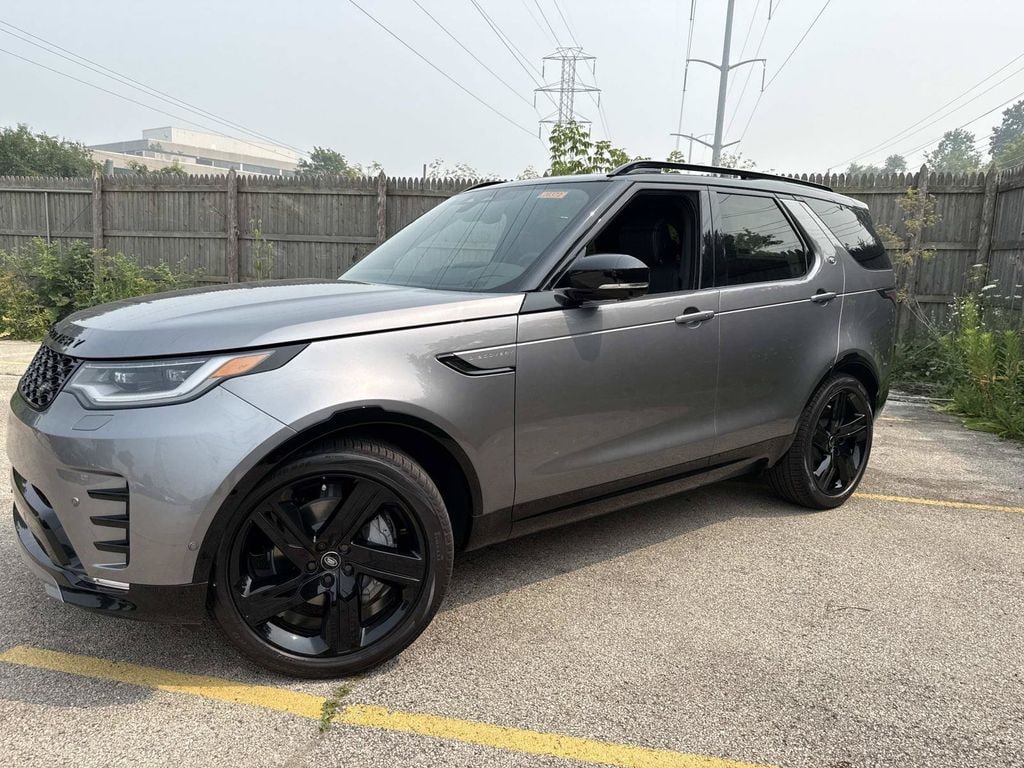 New 2026 Land Rover Discovery Dynamic SE SUV
