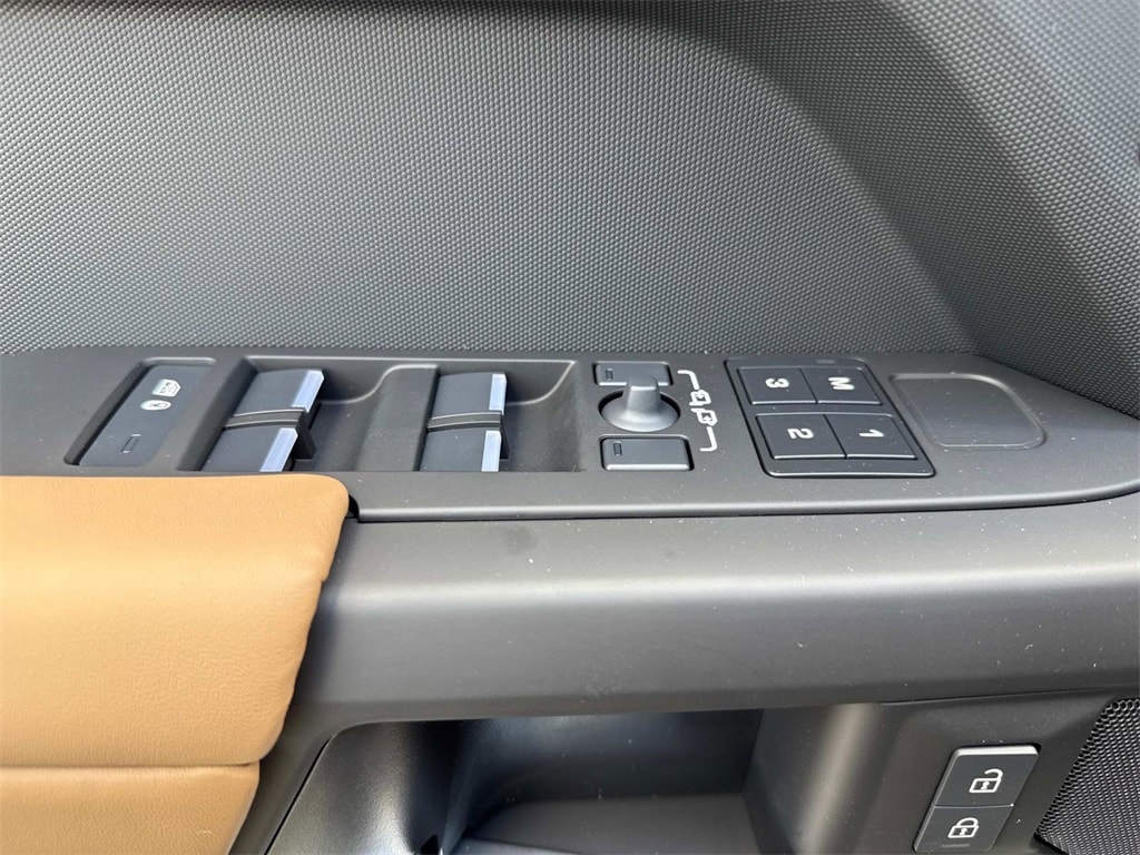 2025 Land Rover Defender S - Photo 21