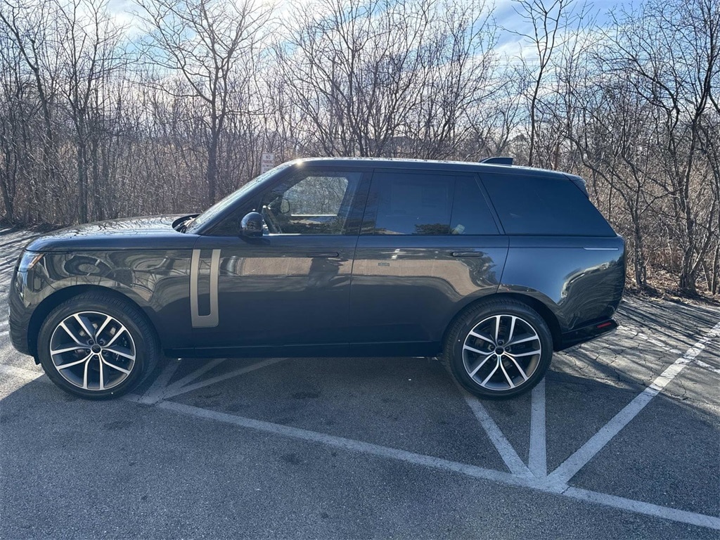 New 2026 Land Rover Range Rover SE SUV