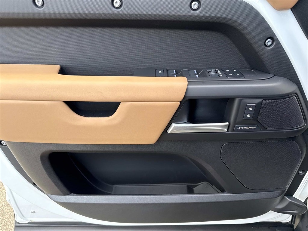 2025 Land Rover Defender S - Photo 20