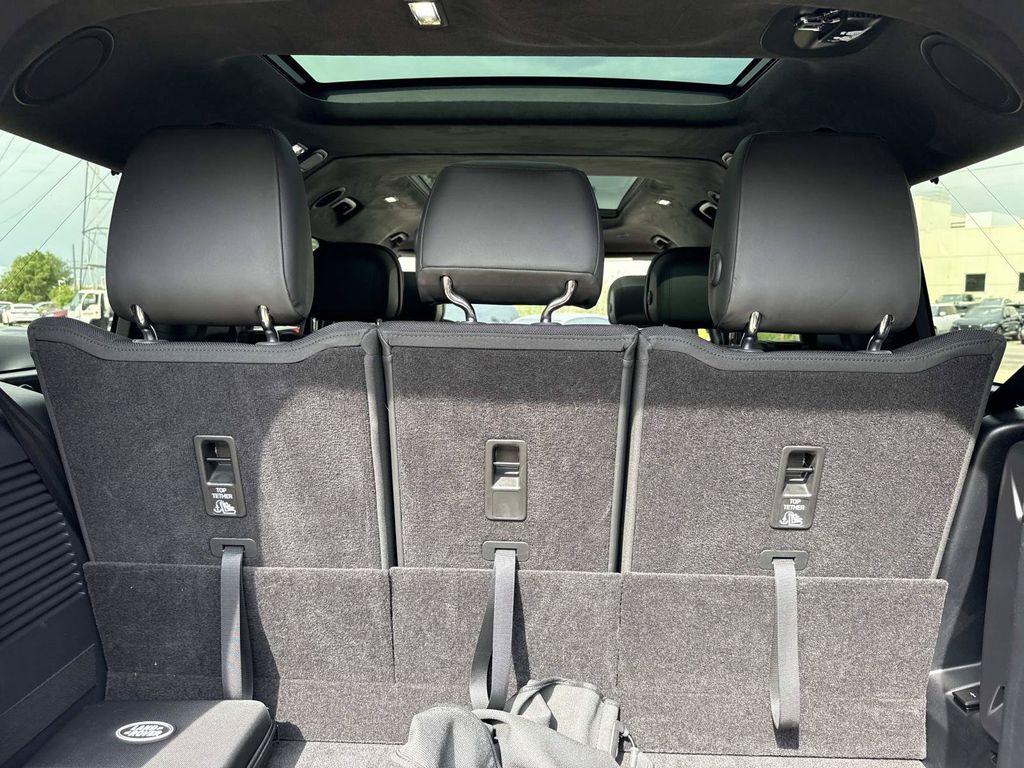 2026 Land Rover Defender V8 - Photo 9