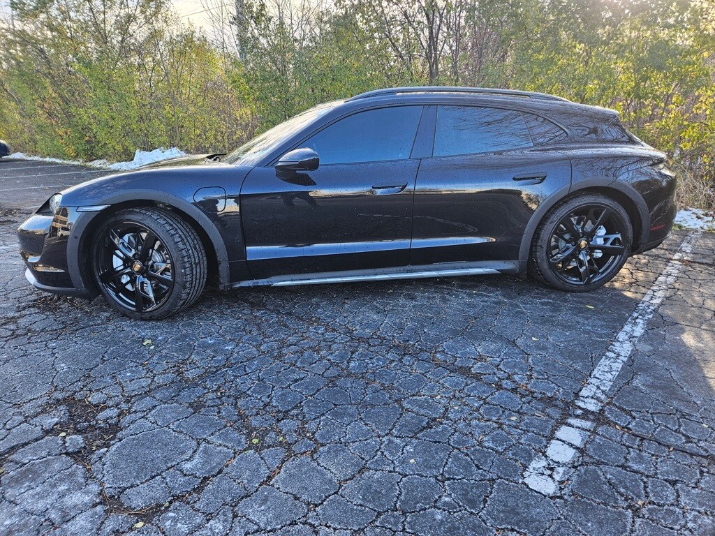 2024 Porsche Taycan Cross Turismo Turbo photo 2