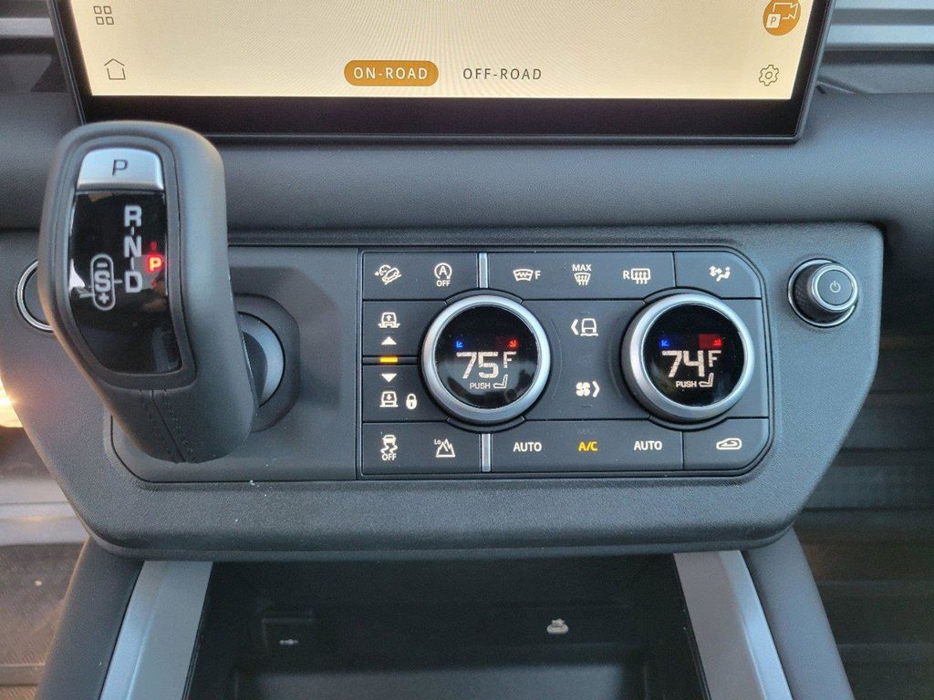 2025 Land Rover Defender Sedona Red - Photo 25