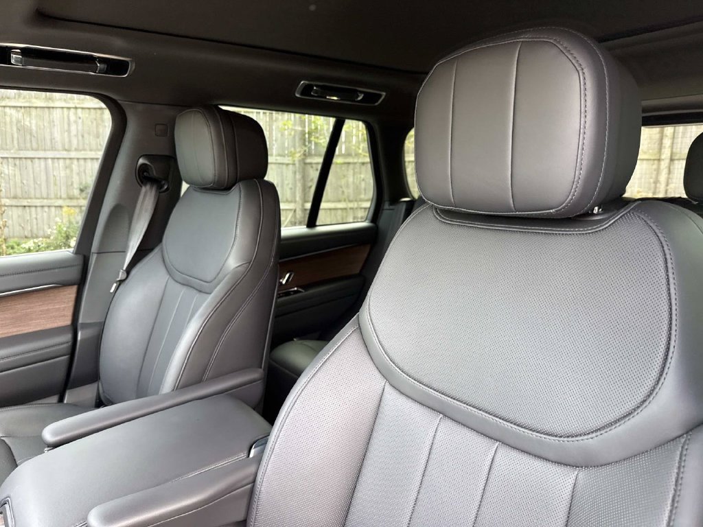 2025 Land Rover Range Rover SE - Photo 27