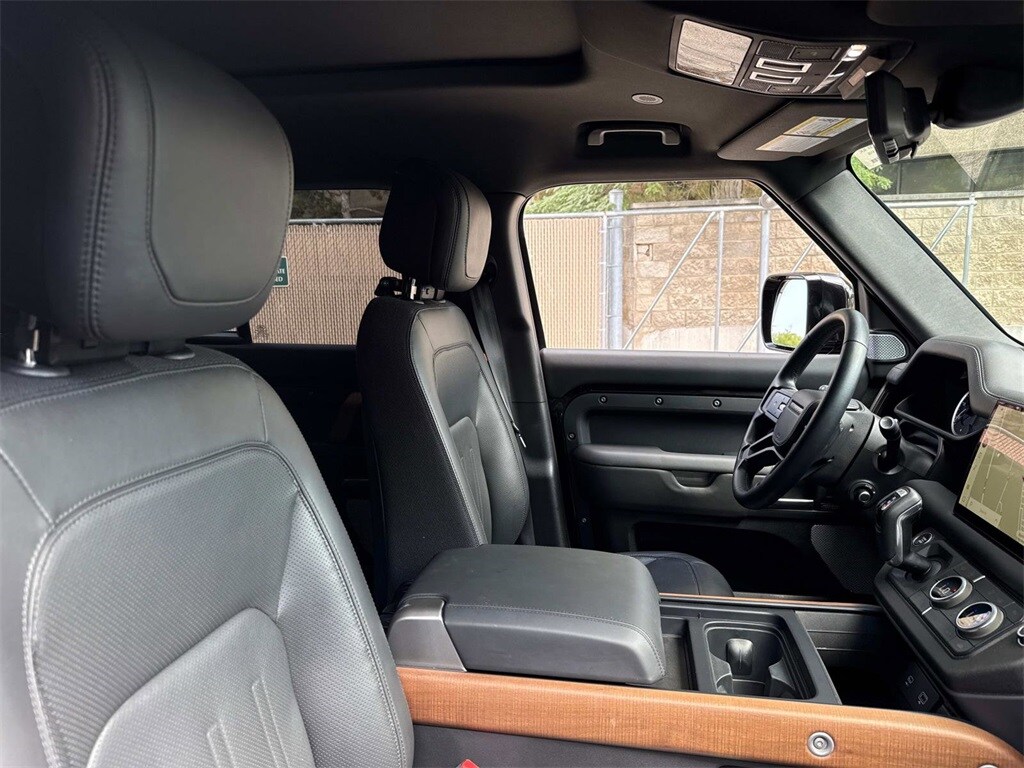 2023 Land Rover Defender 130 X photo 4