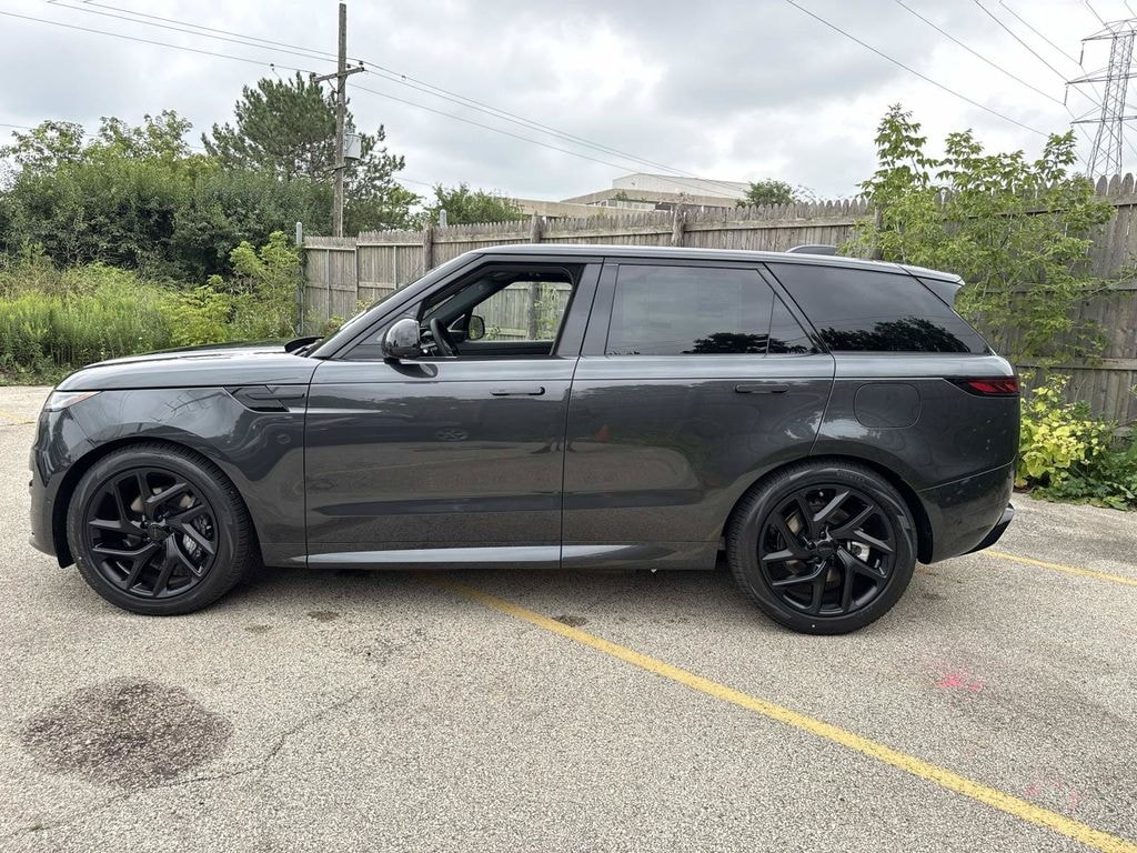New 2026 Land Rover Range Rover Sport Dynamic SE SUV
