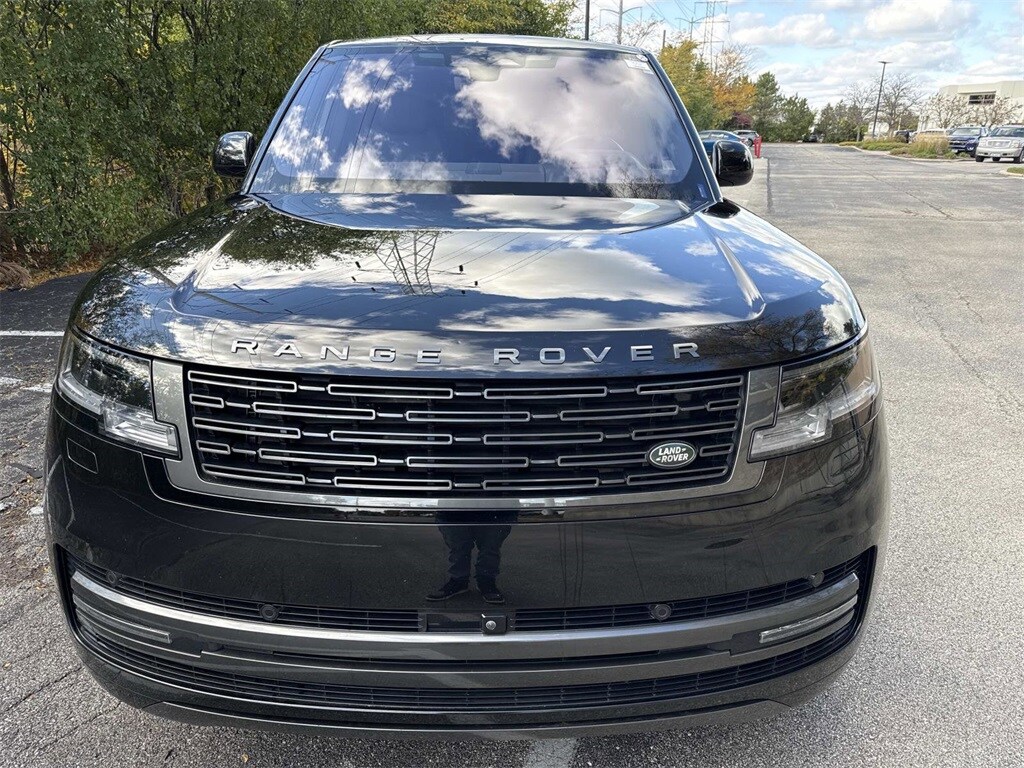 2023 Land Rover Range Rover SE photo 2
