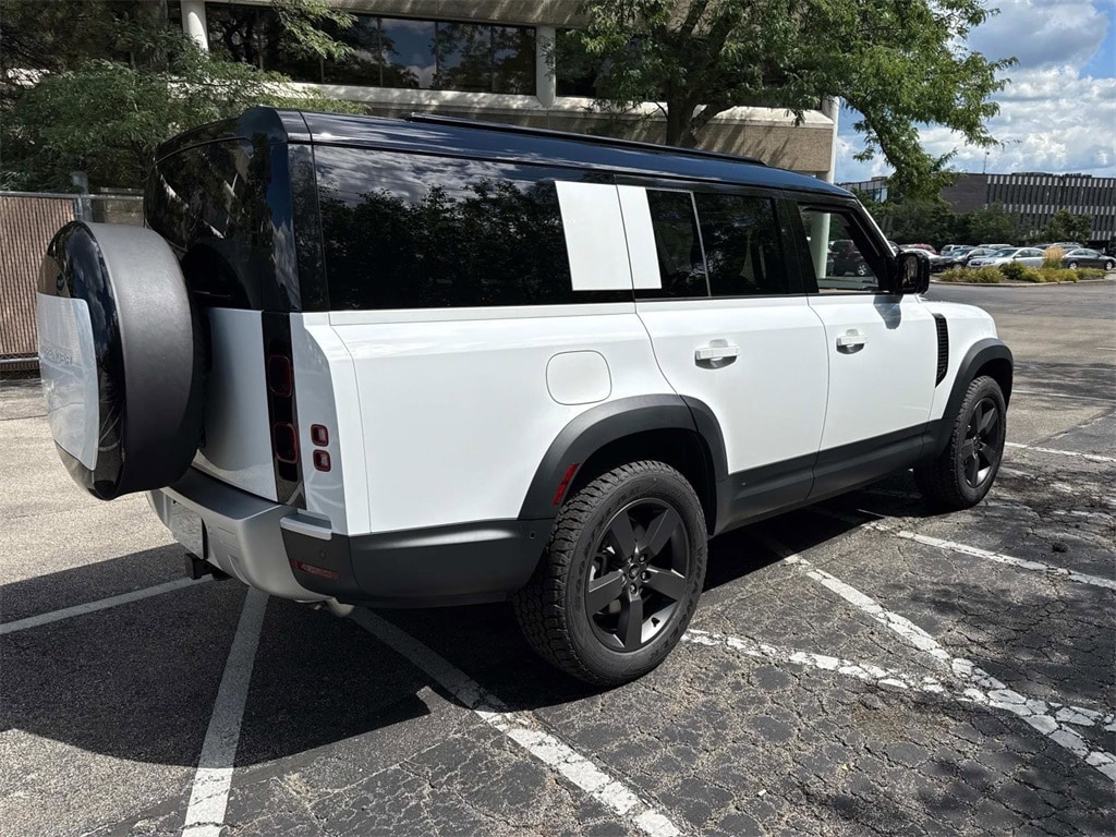 2025 Land Rover Defender S - Photo 6