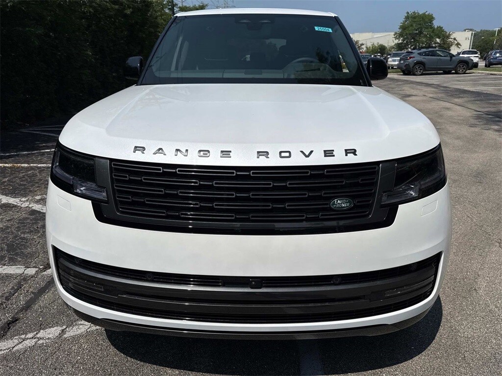 2025 Land Rover Range Rover SE photo 2