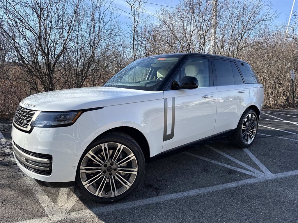 2026 Land Rover Range Rover SE's photo
